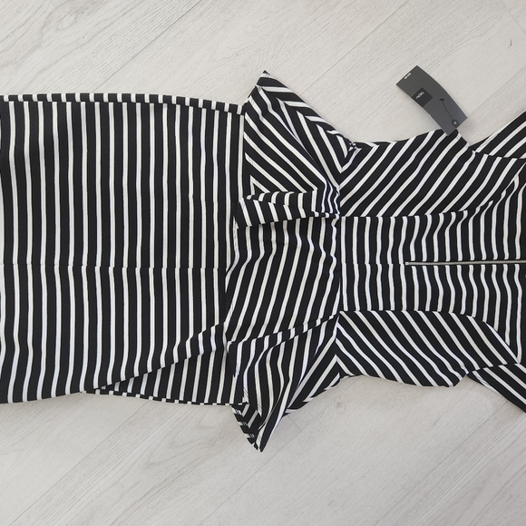 Black and White Form Fitting Dress. With Accent Ruffle and Cap Sleeves. New - Picture 6 of 7